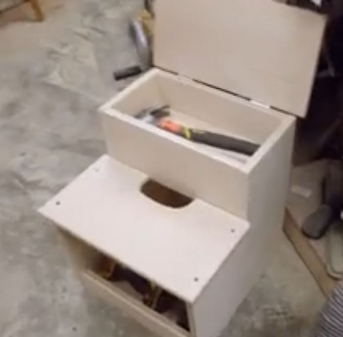 نحوه ی ساخت جعبه ابزار چوبی کاربردی(ویدئو تماشا کنید)